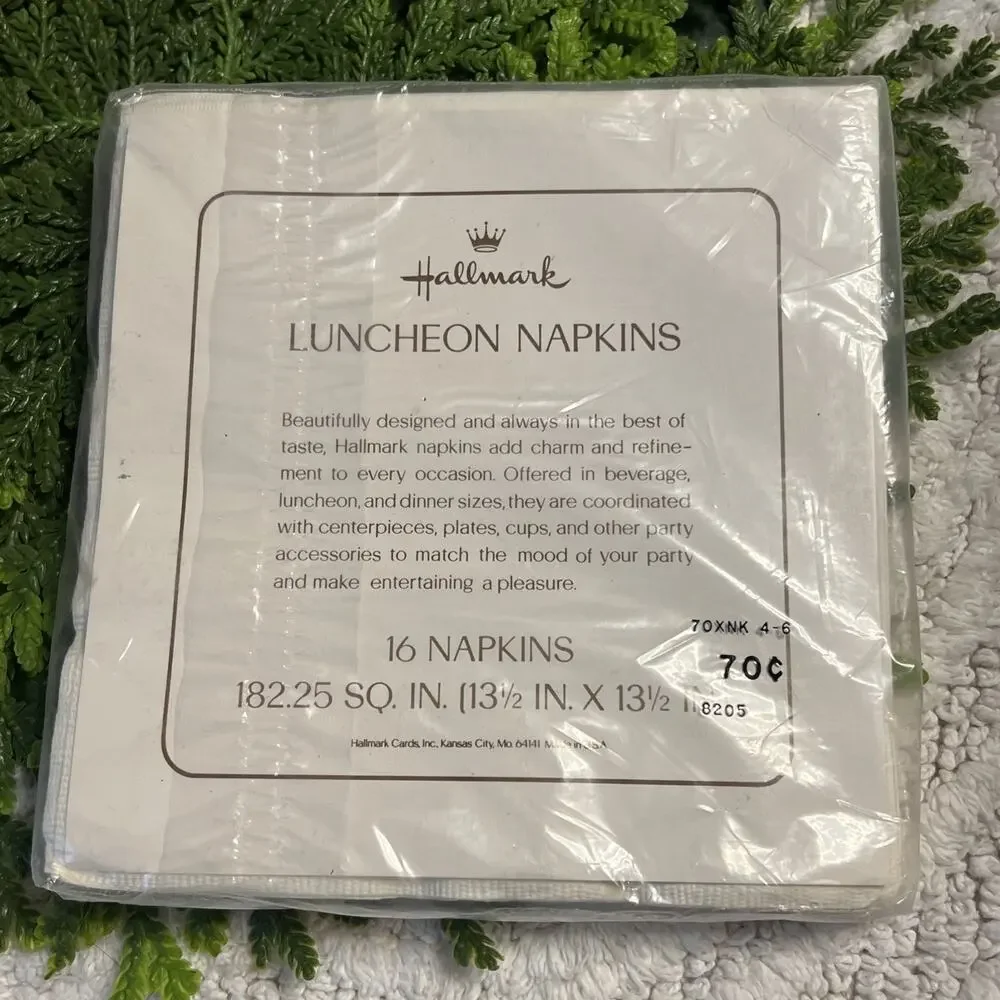 Vintage 16 Luncheon Napkins Snoopy Woodstock Tree Hallmark Christmas 13.5”